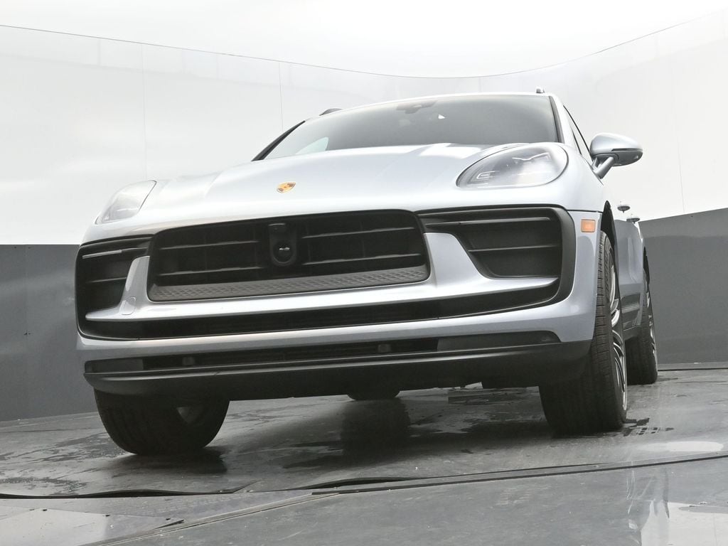 2026 Porsche Macan - Photo 36
