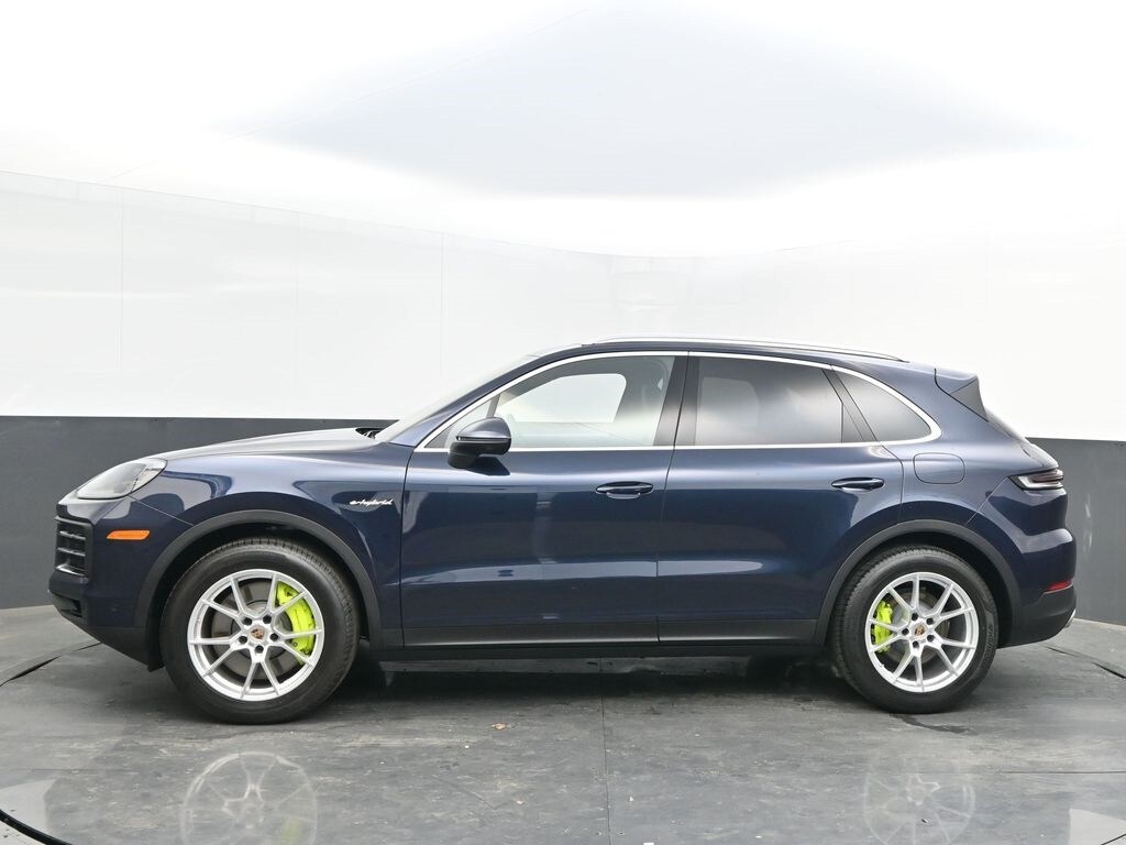 2025 Porsche Cayenne E-Hybrid photo 2