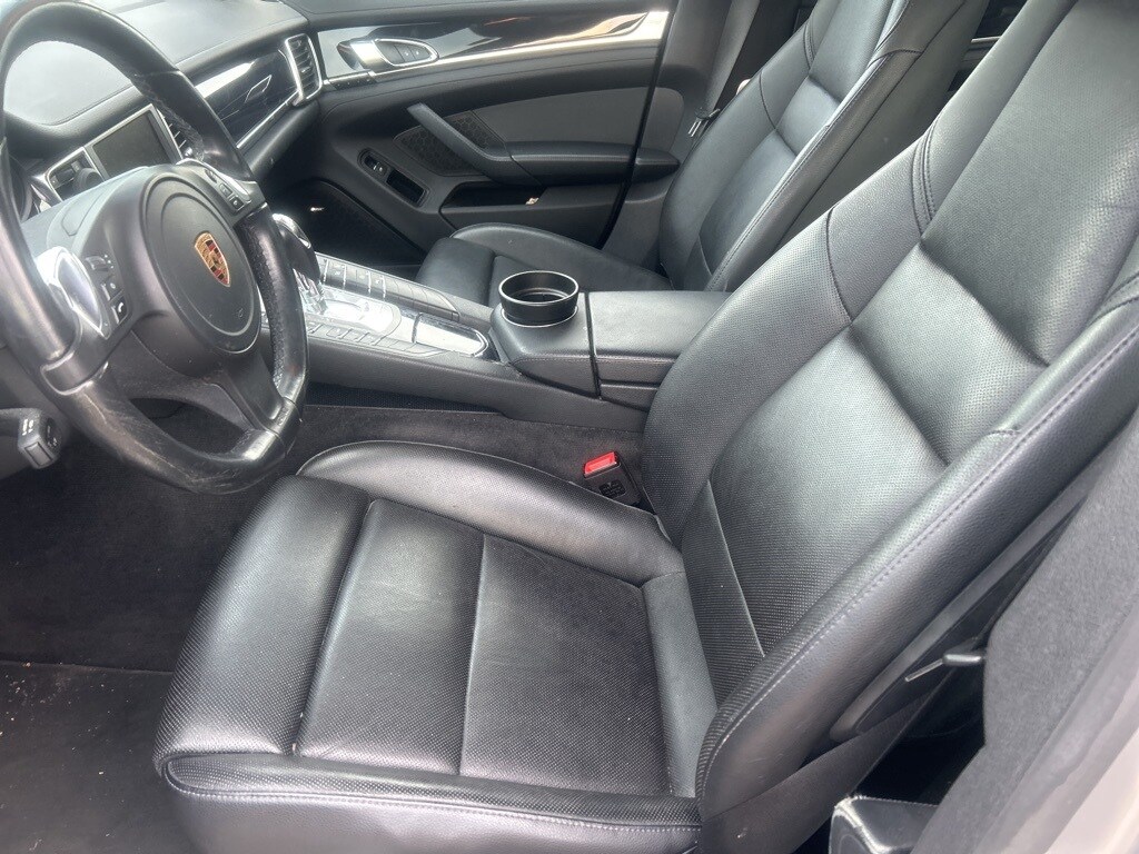 2016 Porsche Panamera Sport Turismo photo 2