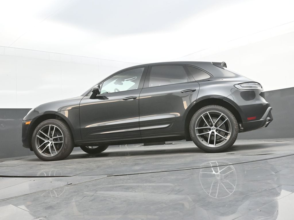 2025 Porsche Macan - Photo 33