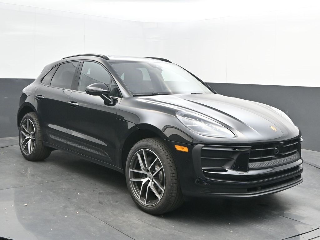 2026 Porsche Macan T photo 4