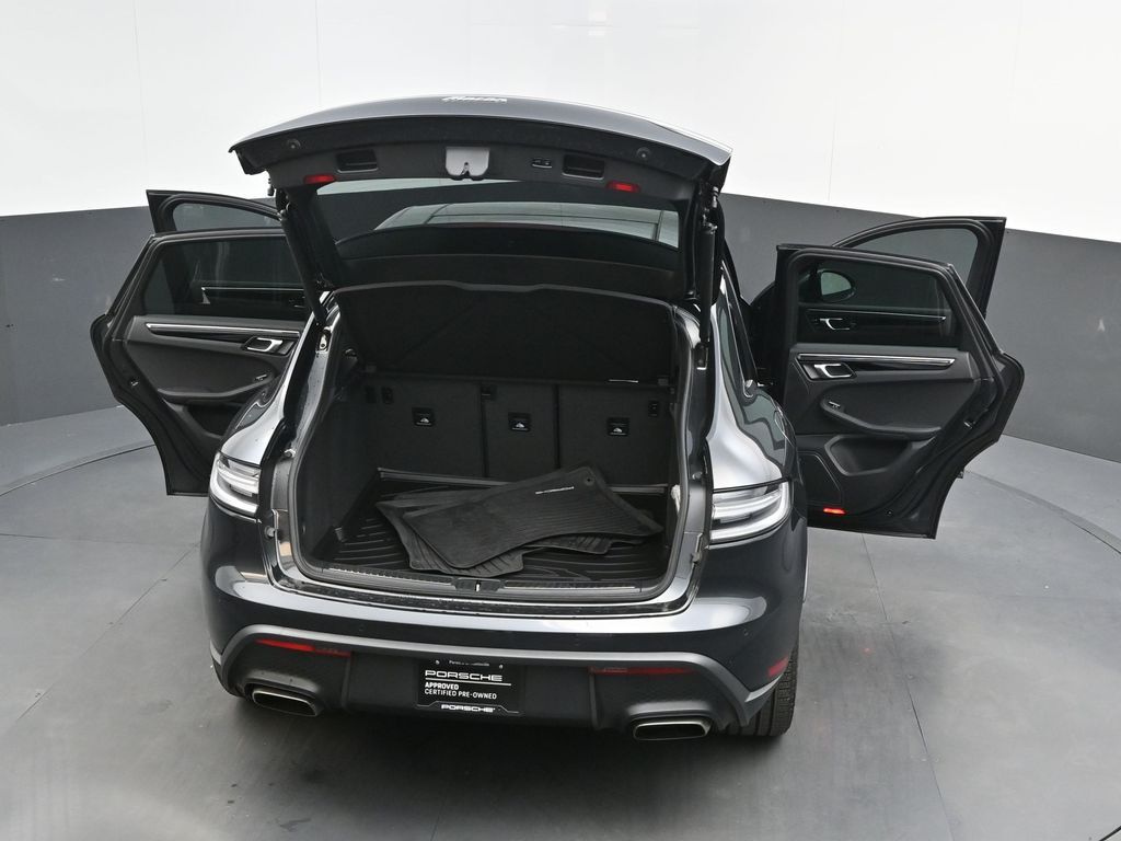 2025 Porsche Macan - Photo 42
