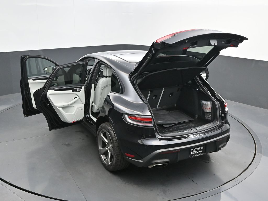 2025 Porsche Macan - Photo 36