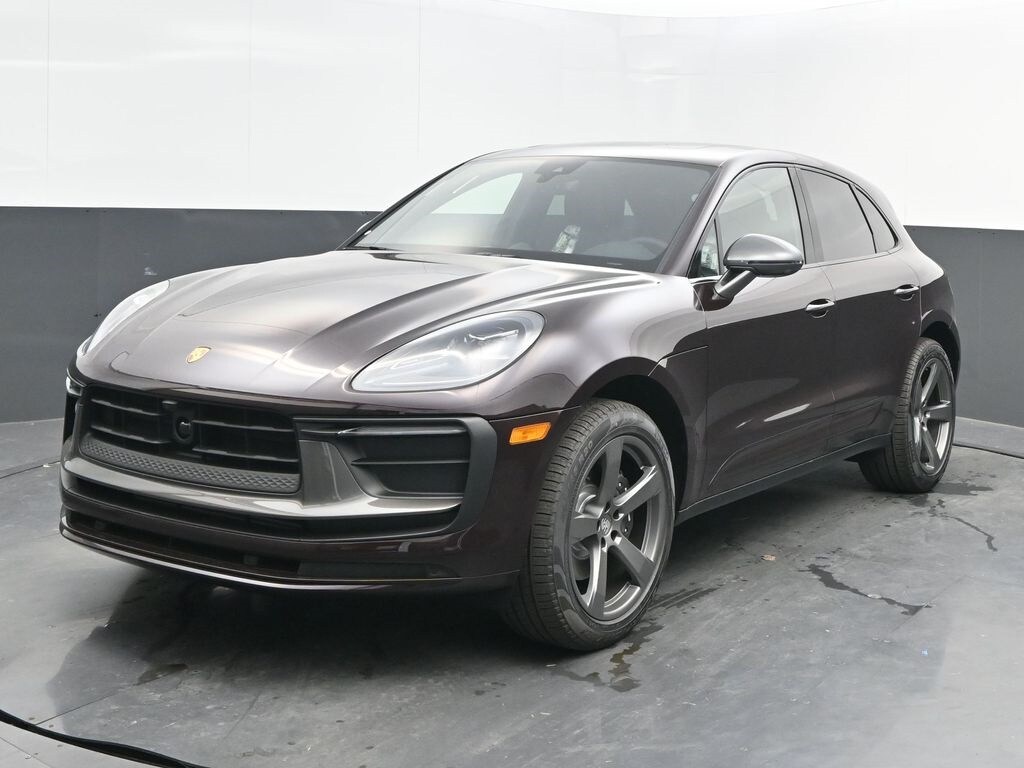 2025 Porsche Macan T photo 3