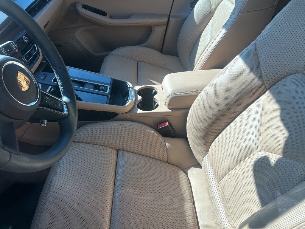 2023 Porsche Macan S photo 2