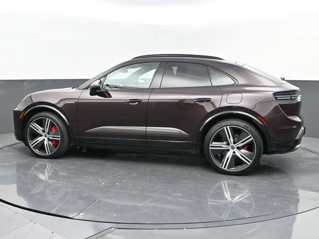 2024 Porsche Macan Electric Turbo photo 2