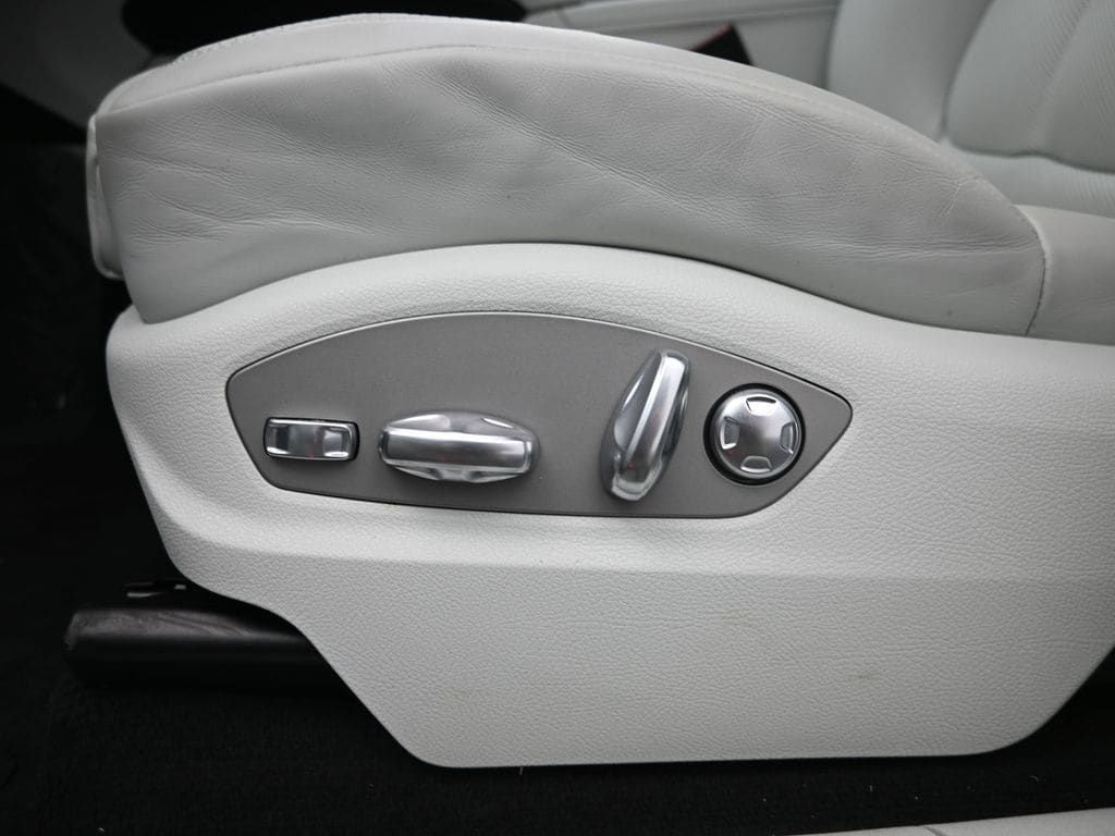 2025 Porsche Macan - Photo 12