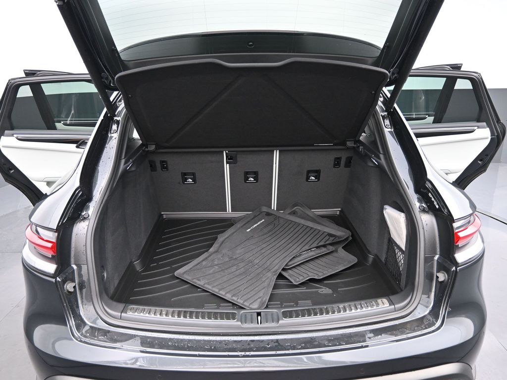 2025 Porsche Macan - Photo 24