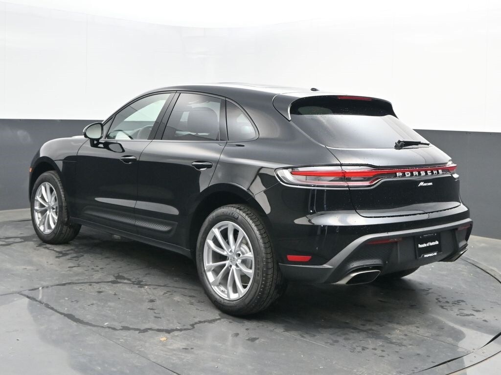 2025 Porsche Macan T photo 3