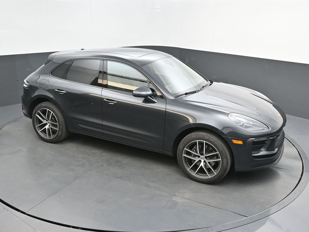 2025 Porsche Macan - Photo 30