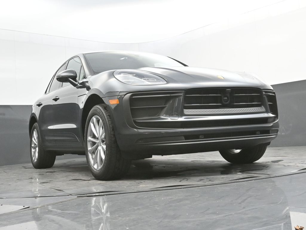 2025 Porsche Macan - Photo 39