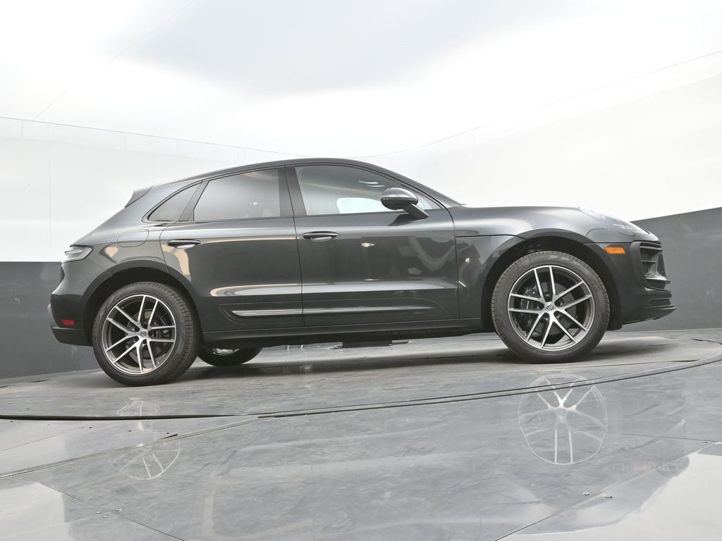 2025 Porsche Macan - Photo 37