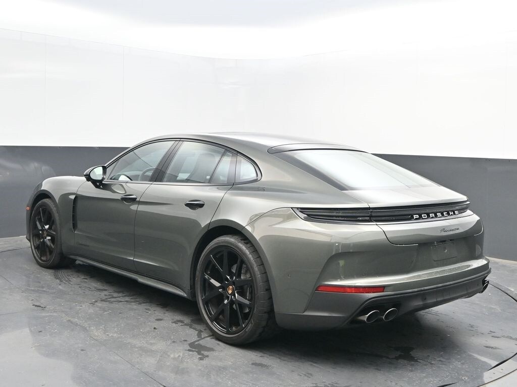 2025 Porsche Panamera 4 photo 3