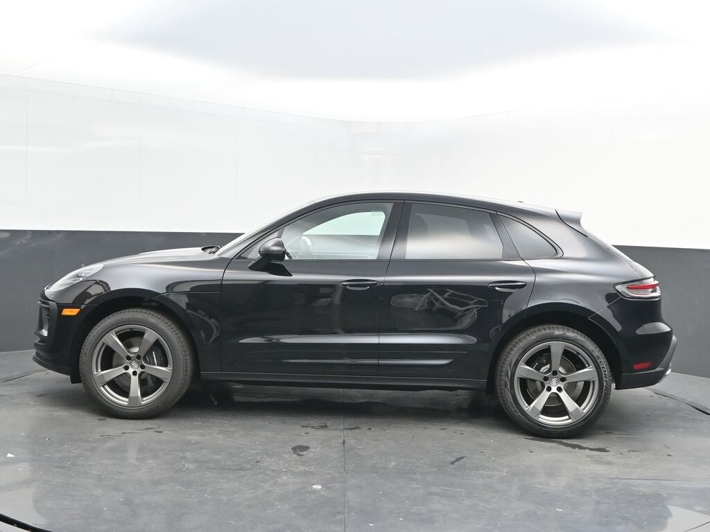 2025 Porsche Macan T photo 2