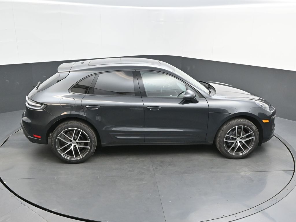 2025 Porsche Macan - Photo 29