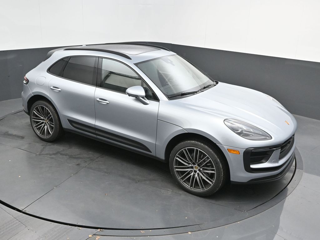 2026 Porsche Macan - Photo 21
