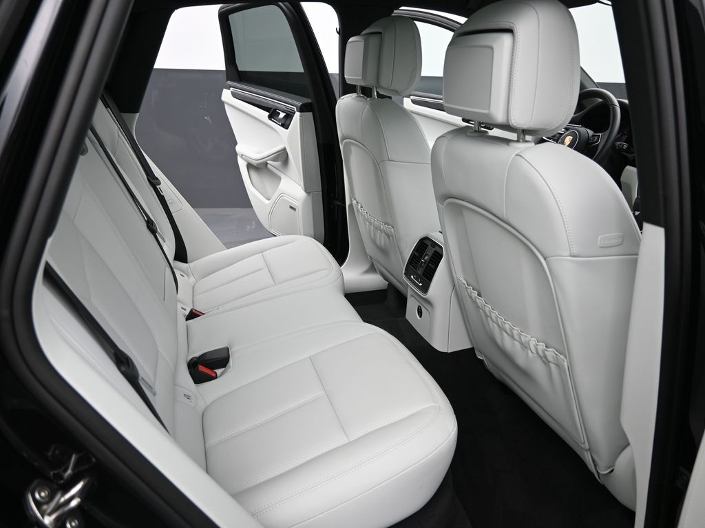 2025 Porsche Macan - Photo 22