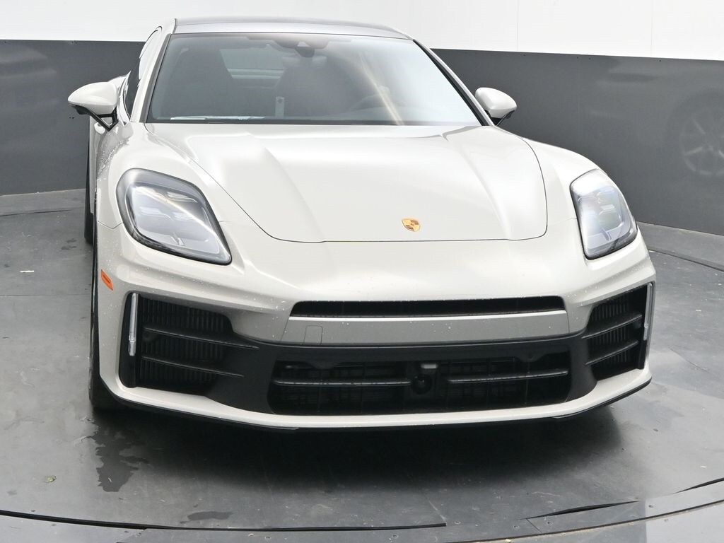 2025 Porsche Panamera 4 photo 2