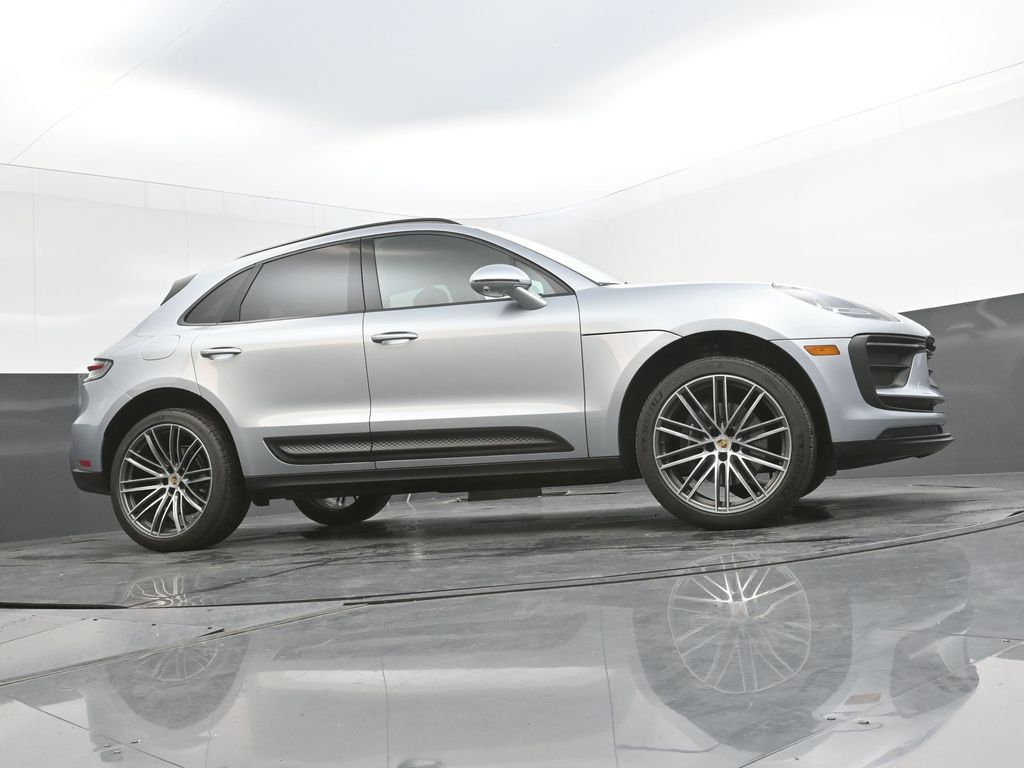 2026 Porsche Macan - Photo 34