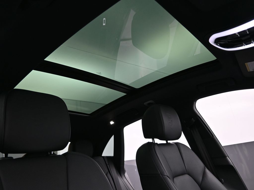 2025 Porsche Macan - Photo 19