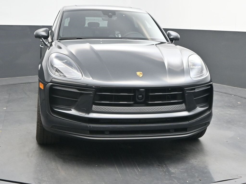 2025 Porsche Macan T photo 2