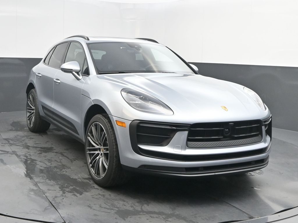 2026 Porsche Macan - Photo 9