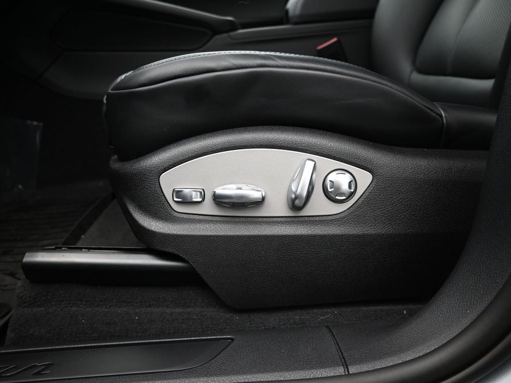 2026 Porsche Macan - Photo 12