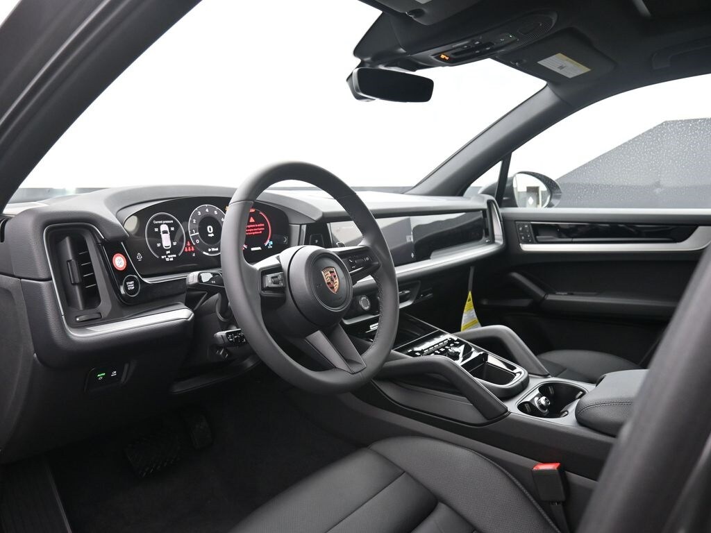 2025 Porsche Cayenne Base photo 4