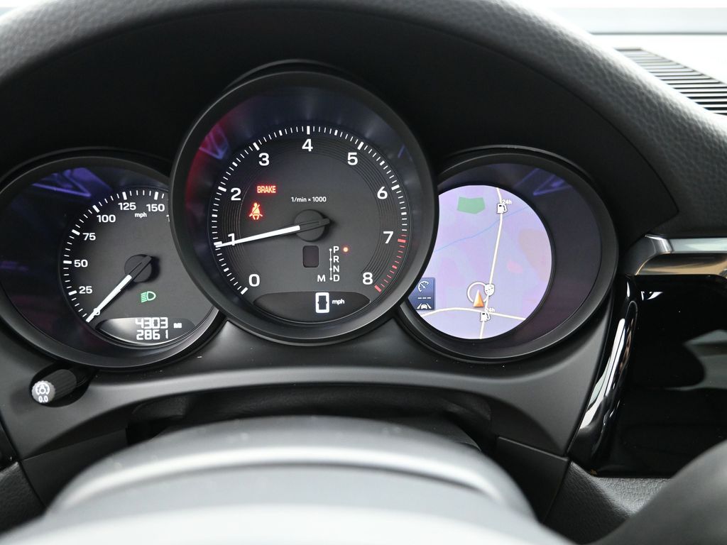 2025 Porsche Macan - Photo 14
