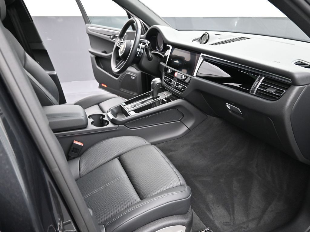 2025 Porsche Macan - Photo 20