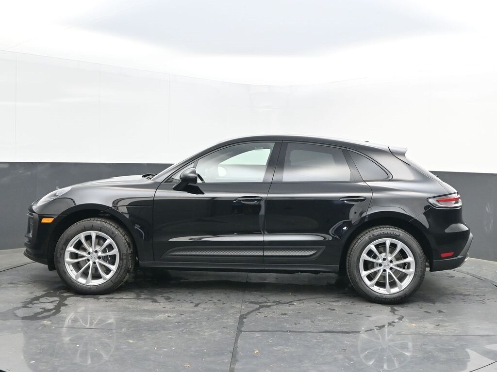 2025 Porsche Macan T photo 2