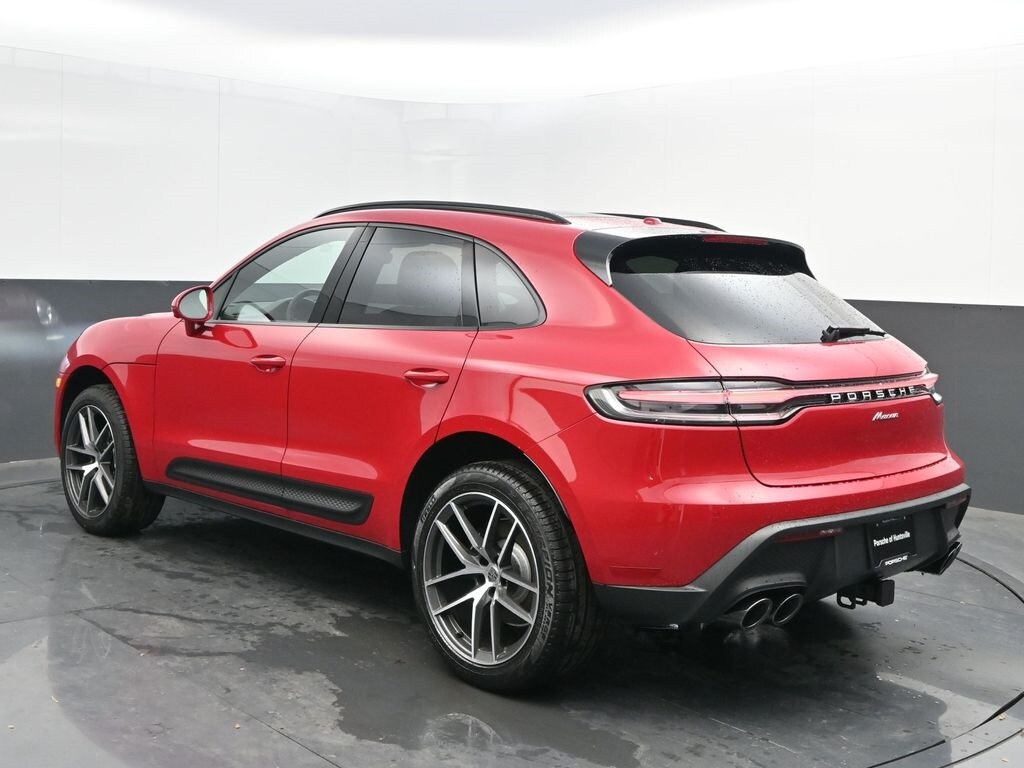 2025 Porsche Macan T photo 3