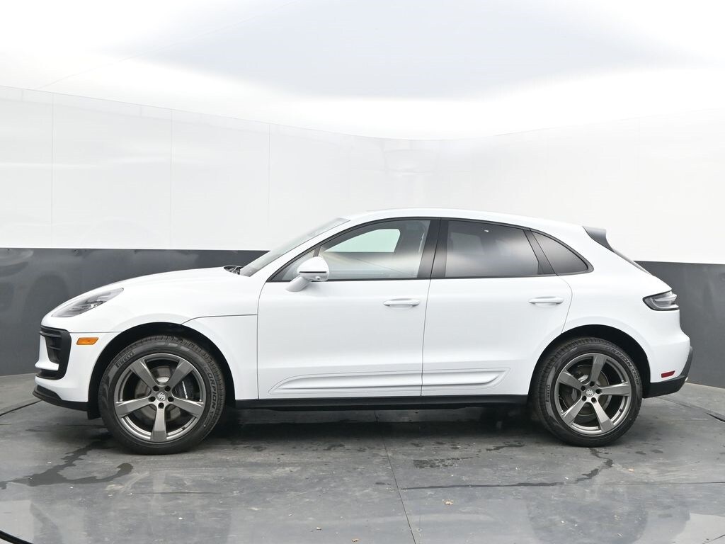 2025 Porsche Macan T photo 4