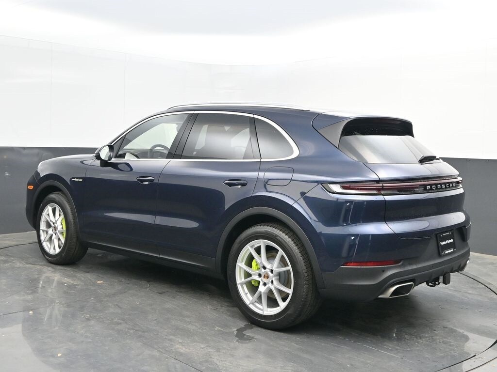 2025 Porsche Cayenne E-Hybrid photo 3