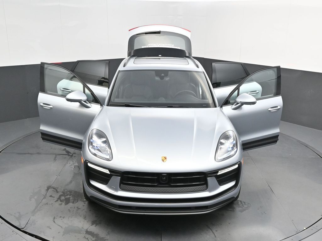 2026 Porsche Macan - Photo 40