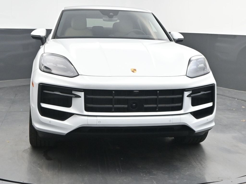 2025 Porsche Cayenne Coupe photo 2