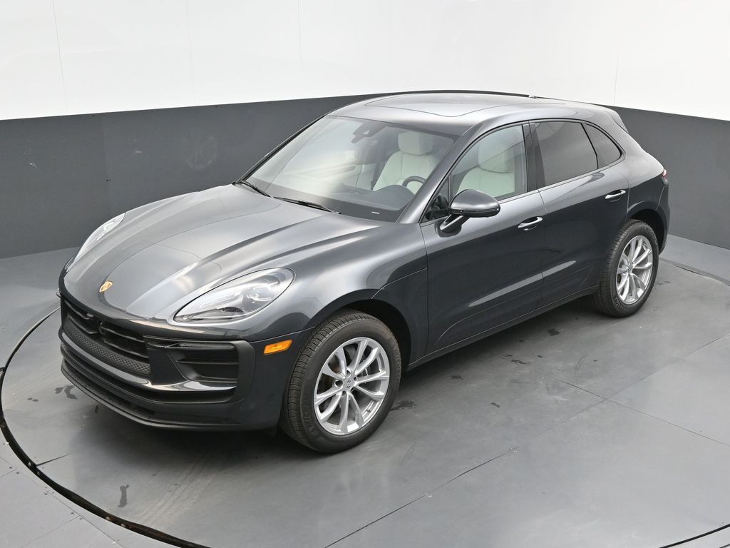 2025 Porsche Macan - Photo 25