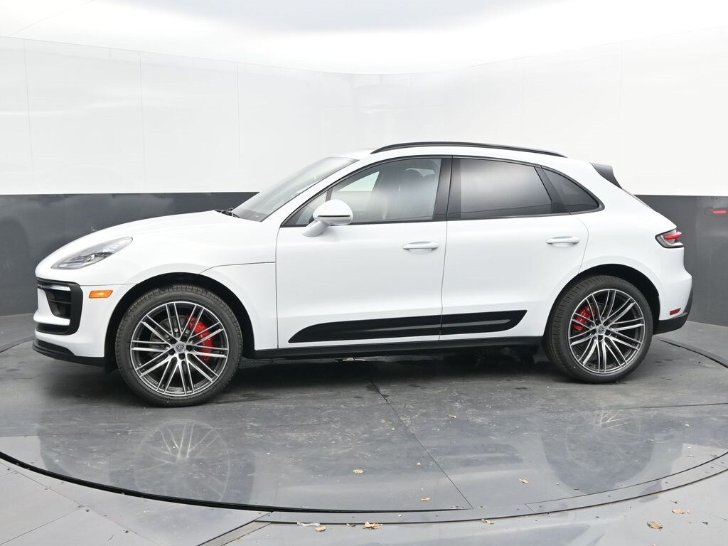 2025 Porsche Macan S photo 2