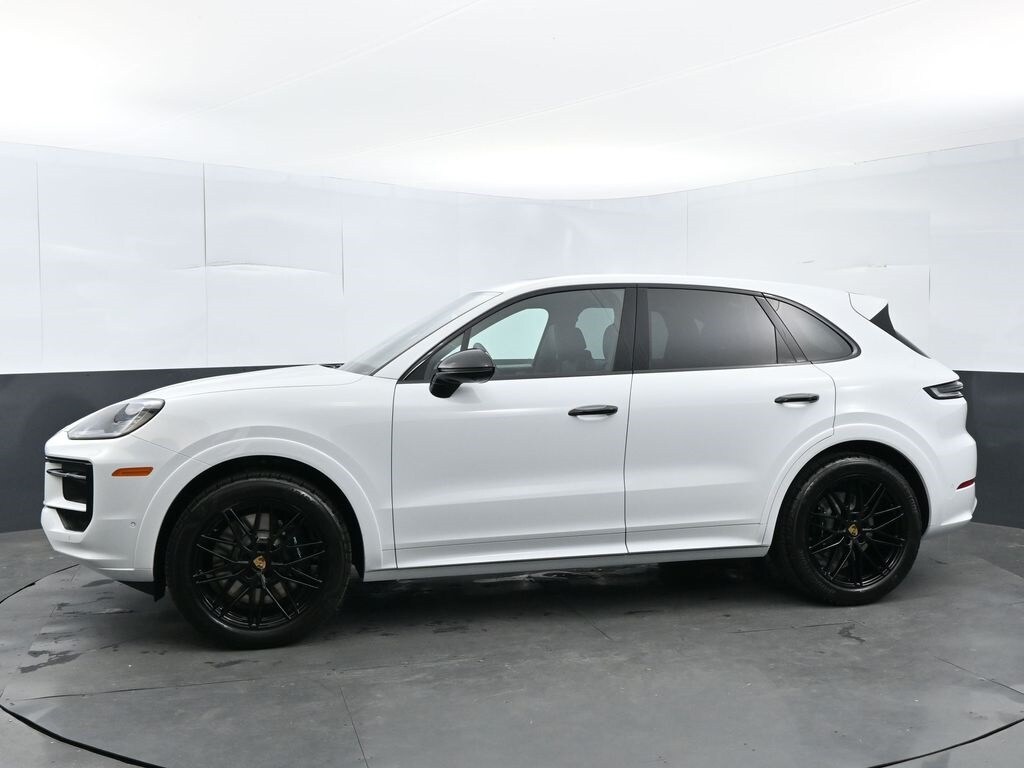 2024 Porsche Cayenne S photo 2