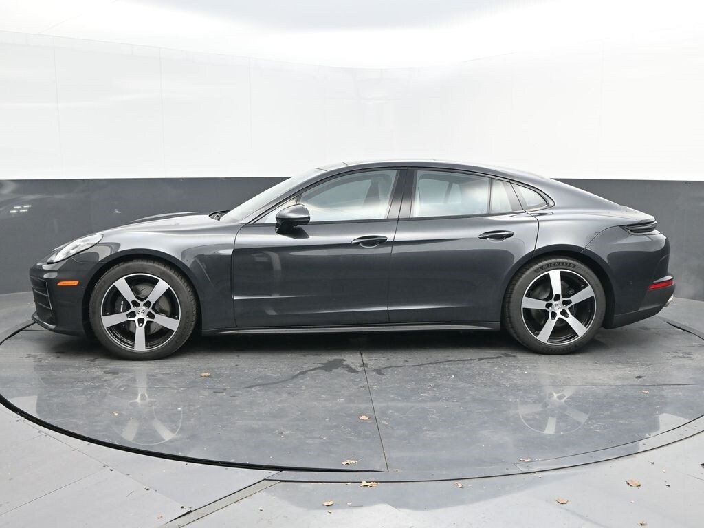 2025 Porsche Panamera 4 photo 2