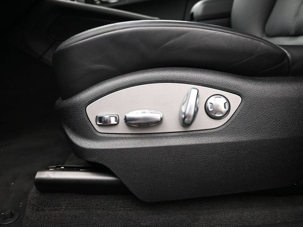 2025 Porsche Macan - Photo 12