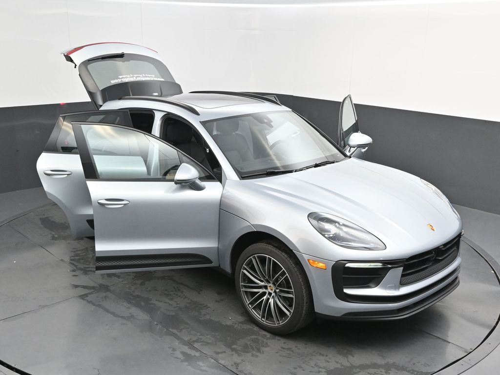 2026 Porsche Macan - Photo 42
