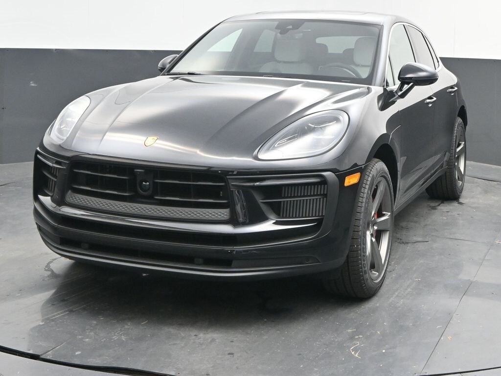 2025 Porsche Macan S photo 3