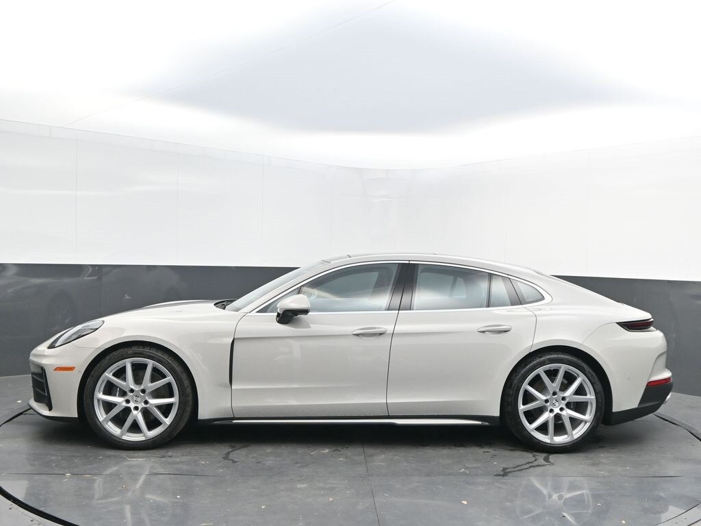 2025 Porsche Panamera 4 photo 3