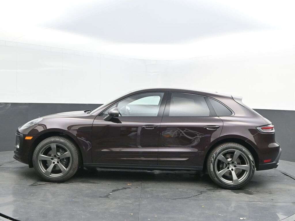 2025 Porsche Macan T photo 4