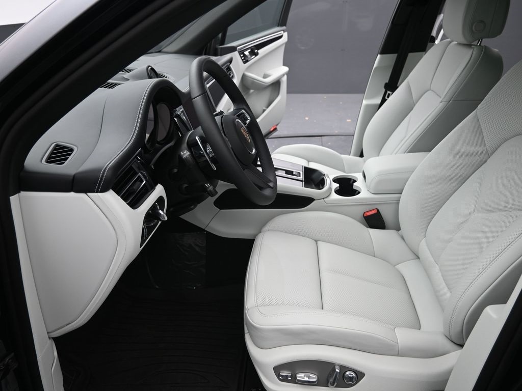 Used 2025 Porsche Macan  SUV