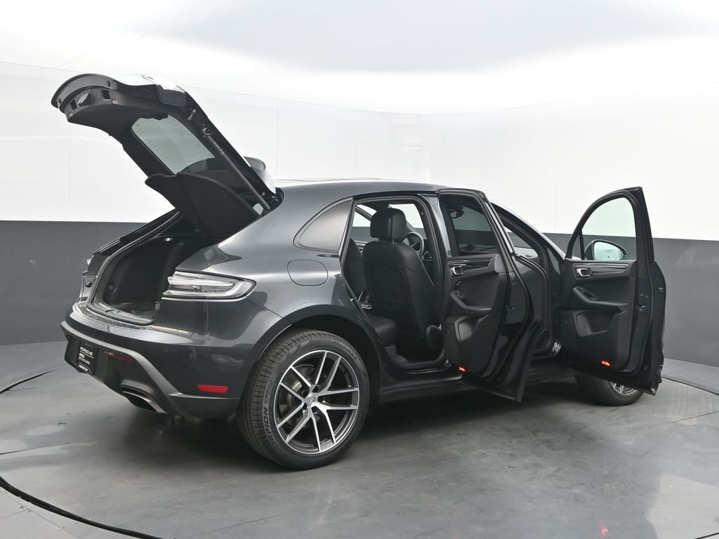 2025 Porsche Macan - Photo 40