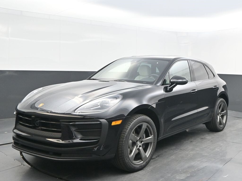2026 Porsche Macan T photo 3