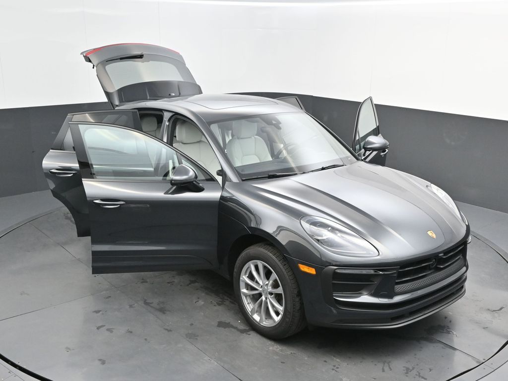 2025 Porsche Macan - Photo 46