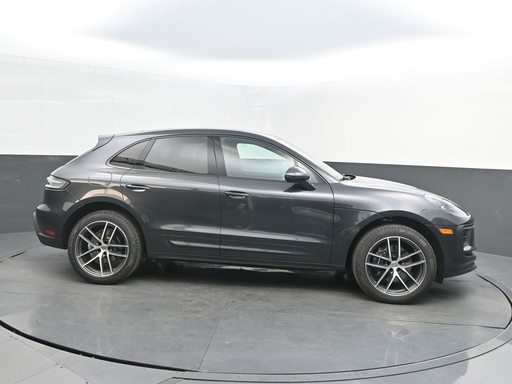 2025 Porsche Macan - Photo 8